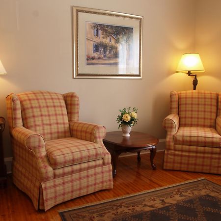 The Woodlawn Inn Cobourg Interior foto