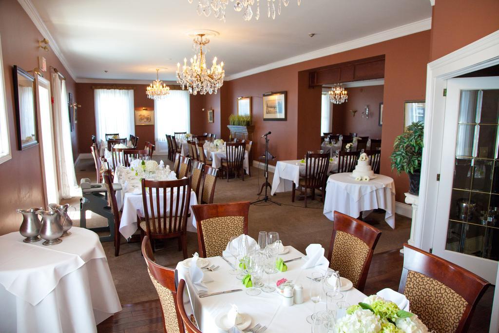 The Woodlawn Inn Cobourg Exterior foto