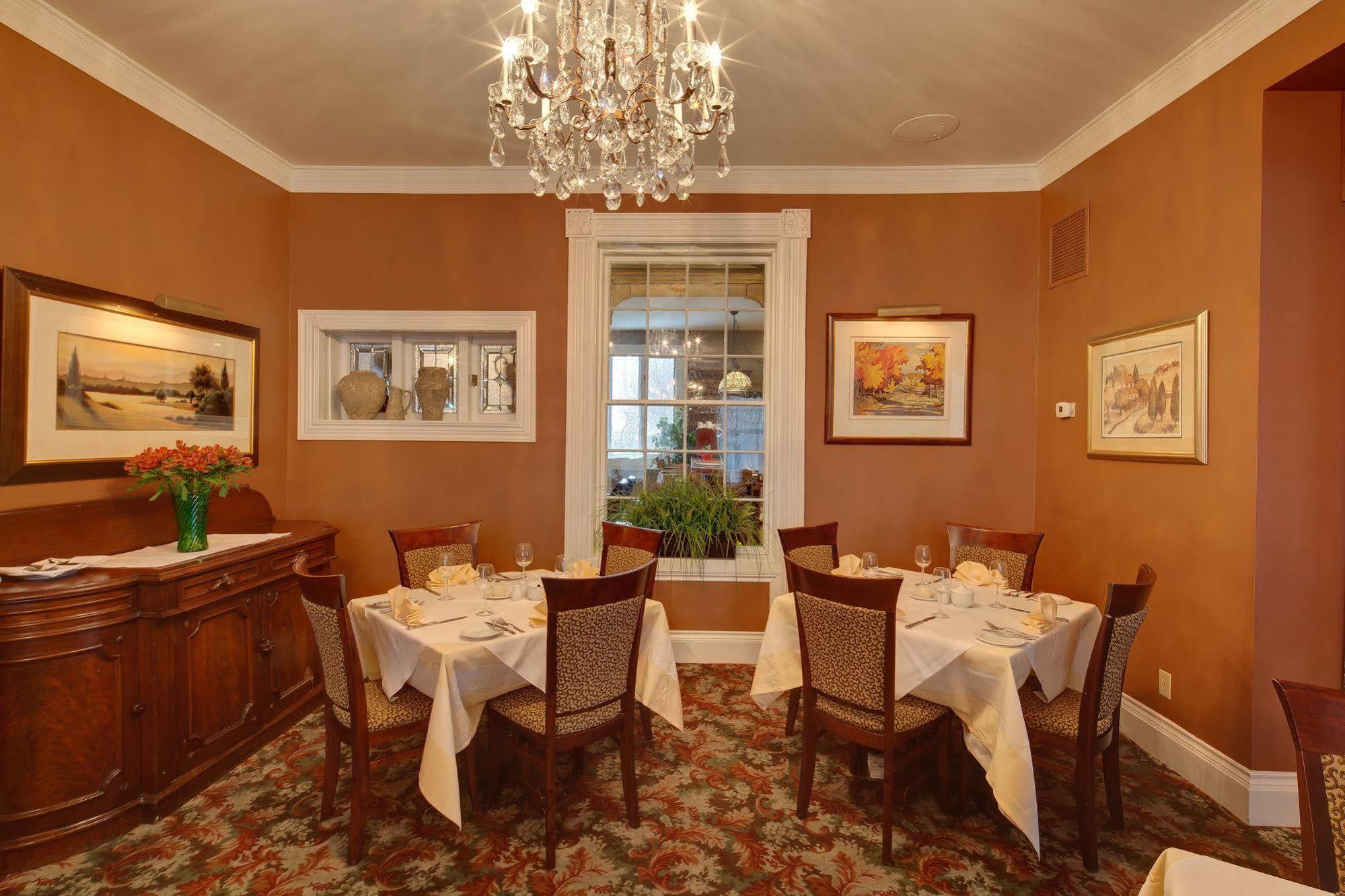 The Woodlawn Inn Cobourg Exterior foto